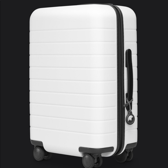 NWT Belkin Secure Holder With Strap - Apple AirTag - Picture 10 of 12